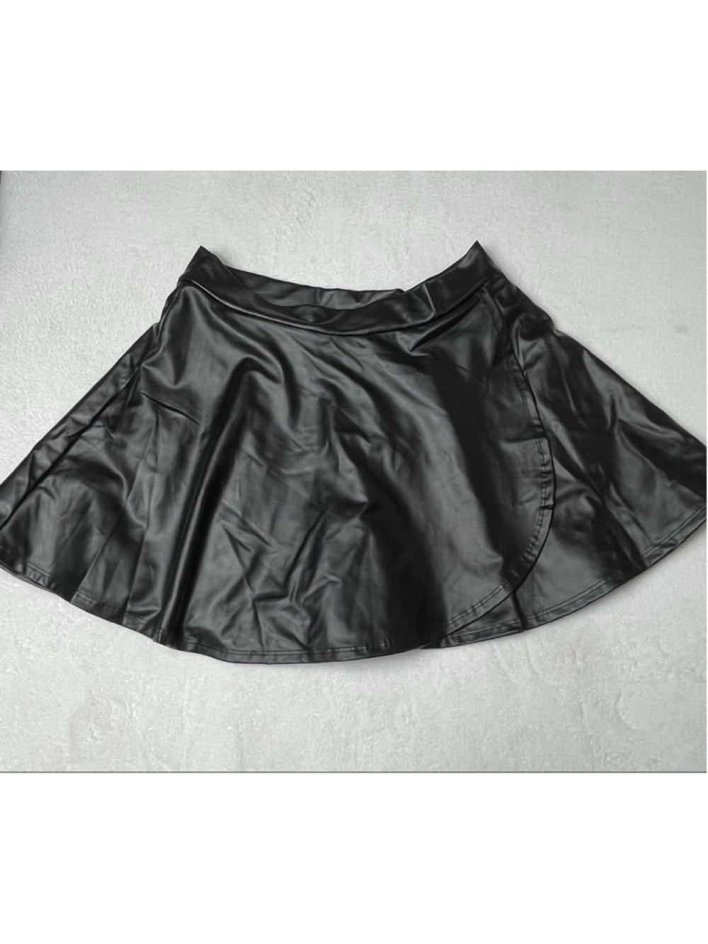 Women's TOP 10 Black Faux Leather Skort L